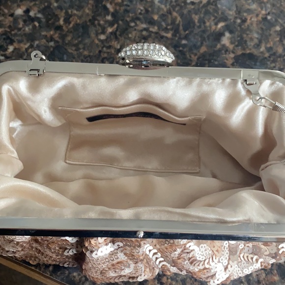 Clutch - Picture 5 of 5